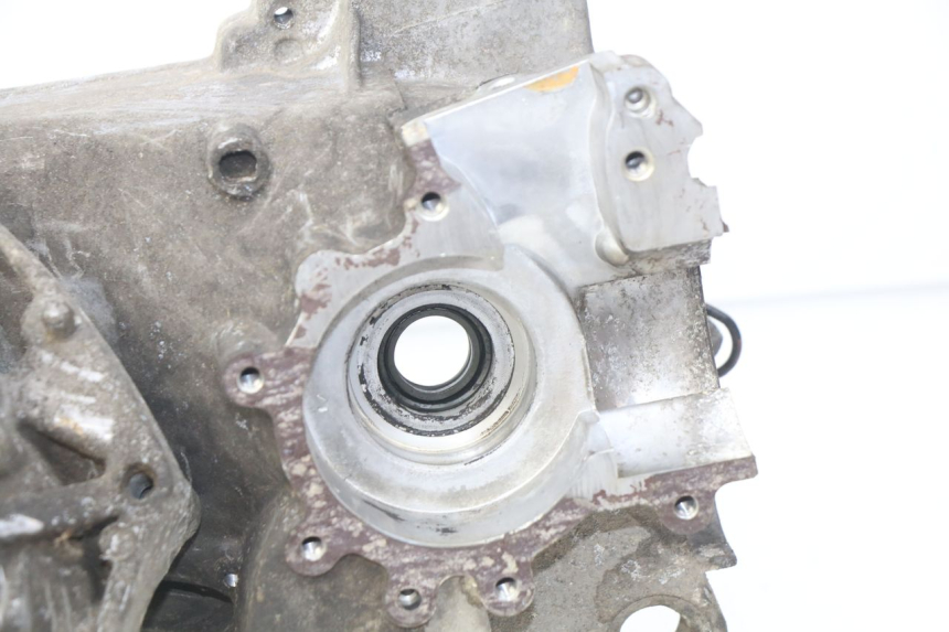 photo de ENGINE LOWER CASING PEUGEOT VIVACITY NEW 2T 50 (2008 - 2017) - Detailed visual inspection