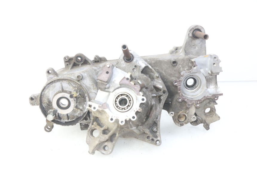 photo de ENGINE LOWER CASING PEUGEOT VIVACITY NEW 2T 50 (2008 - 2017) - Alternative angle