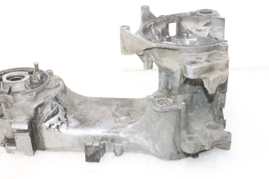 photo de ENGINE LOWER CASING PEUGEOT VIVACITY NEW 2T 50 (2008 - 2017) - Zoom on usage condition