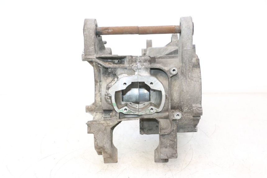 photo de ENGINE LOWER CASING PEUGEOT VIVACITY NEW 2T 50 (2008 - 2017) - Zoom on usage condition