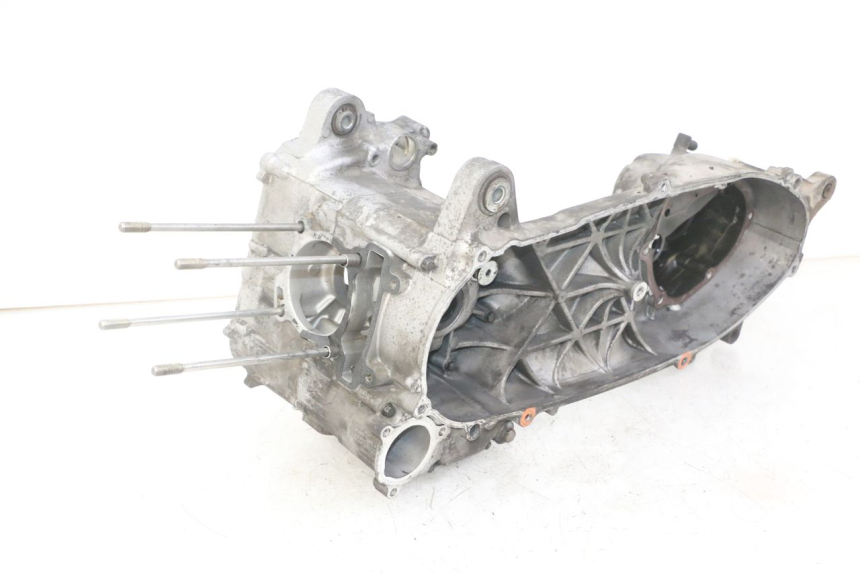 photo de BOTTOM ENGINE CASING YAMAHA XMAX X-MAX 125 (2006 - 2009) - Alternative angle