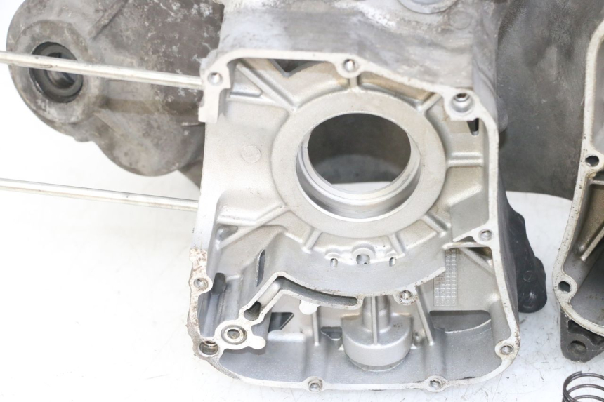 photo de BOTTOM ENGINE CASING YAMAHA XMAX X-MAX 125 (2006 - 2009) - Zoom on usage condition