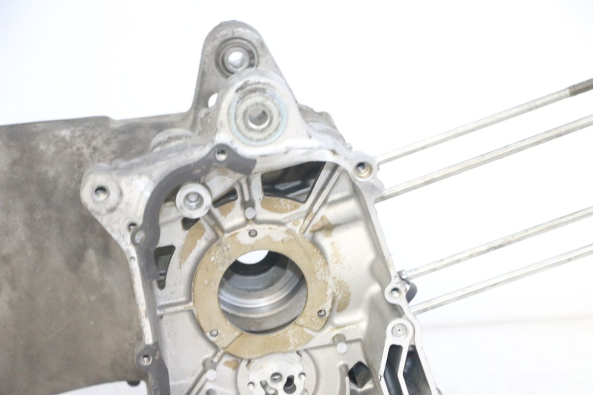 photo de BOTTOM ENGINE CASING YAMAHA XMAX X-MAX 125 (2006 - 2009) - Surface and material condition