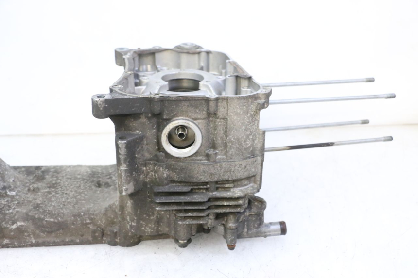 photo de ENGINE LOWER CASING YAMAHA X-MAX XMAX 250 (2006 - 2009) - Technical close-up