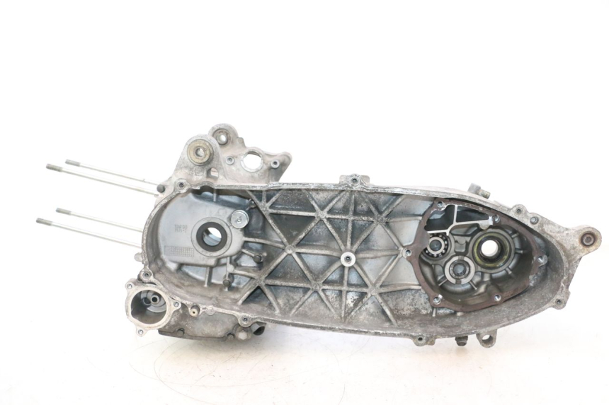 photo de BOTTOM ENGINE CASING YAMAHA XMAX X-MAX 125 (2006 - 2009) - High-resolution close-up