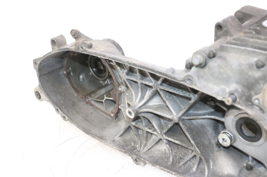 photo de BOTTOM ENGINE CASING YAMAHA XMAX X-MAX 125 (2006 - 2009) - Zoom on usage condition