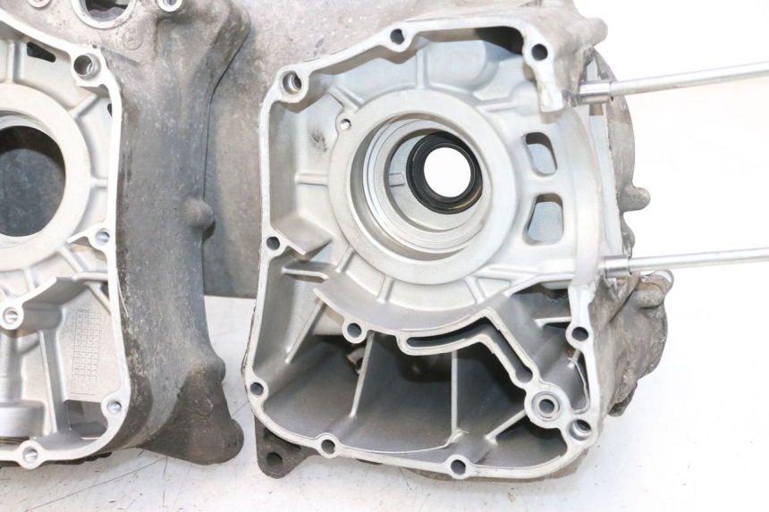 photo de BOTTOM ENGINE CASING YAMAHA XMAX X-MAX 125 (2006 - 2009) - Component detail