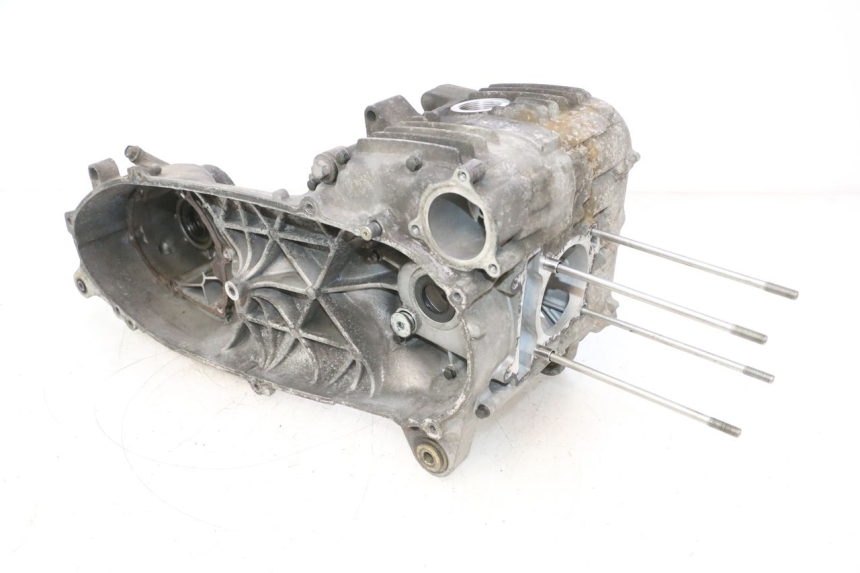photo de BOTTOM ENGINE CASING YAMAHA XMAX X-MAX 125 (2006 - 2009) - Technical close-up