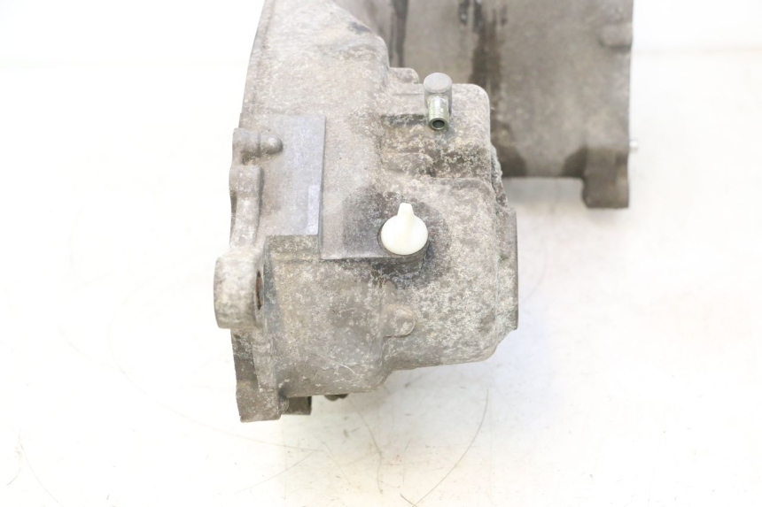 photo de BOTTOM ENGINE CASING YAMAHA XMAX X-MAX 125 (2006 - 2009) - Fixing points details