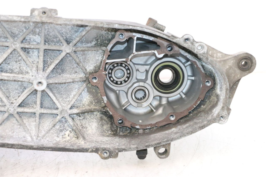 photo de BOTTOM ENGINE CASING YAMAHA XMAX X-MAX 125 (2006 - 2009) - Distinctive features