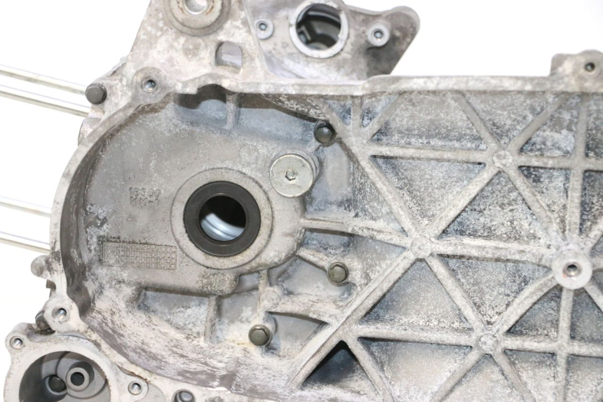 photo de BOTTOM ENGINE CASING YAMAHA XMAX X-MAX 125 (2006 - 2009) - Component zoom