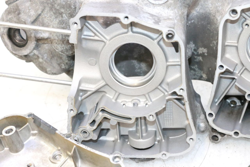 photo de BOTTOM ENGINE CASING YAMAHA XMAX X-MAX 125 (2006 - 2009) - Fixing points details