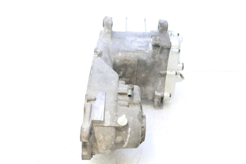 photo de BOTTOM ENGINE CASING YAMAHA XMAX X-MAX 125 (2006 - 2009) - Alternative perspective