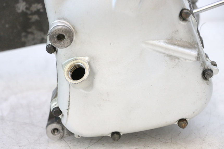 photo de BOTTOM ENGINE CASING YAMAHA XMAX X-MAX 125 (2006 - 2009) - Fixing points details