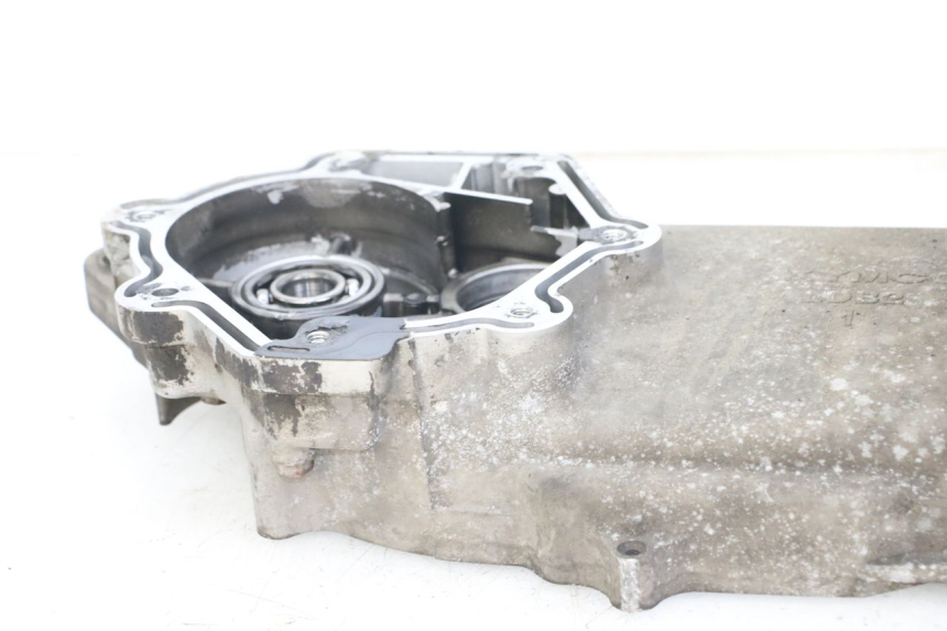 photo de Engine bottom case KYMCO XCITING 250 (2006 - 2009) - Alternative perspective