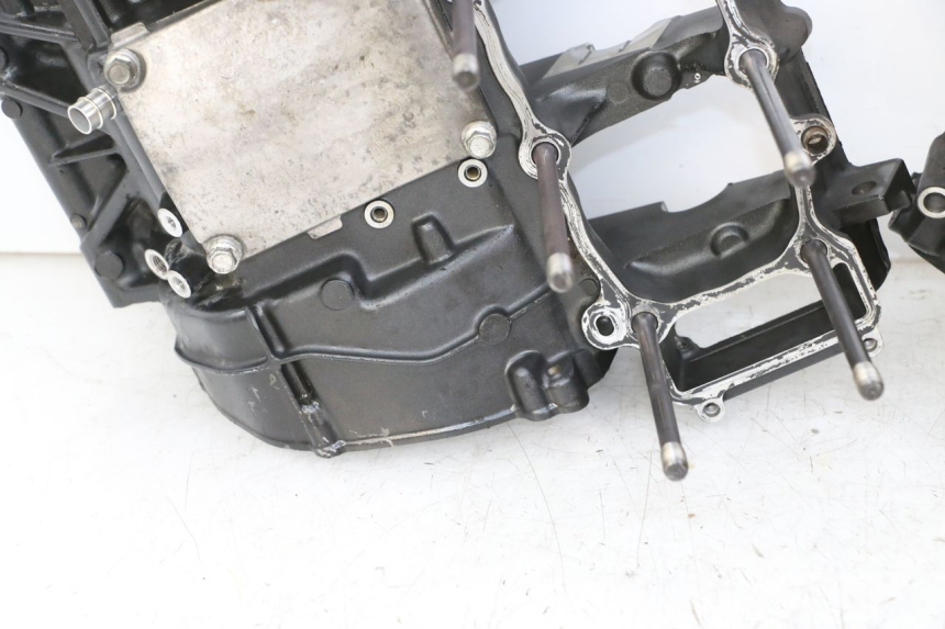 photo de ENGINE CRANKCASE YAMAHA FZ1 FAZER 1000 (2007 - 2009) - Detailed visual inspection