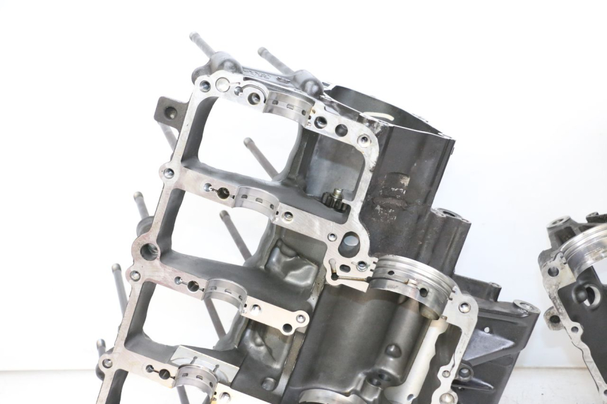 photo de ENGINE CRANKCASE YAMAHA FZ1 FAZER 1000 (2007 - 2009) - Alternative perspective