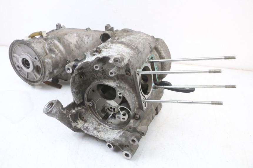 photo de ENGINE LOWER CASING YAMAHA YP MAJESTY 125 (2002 - 2006) - Main view