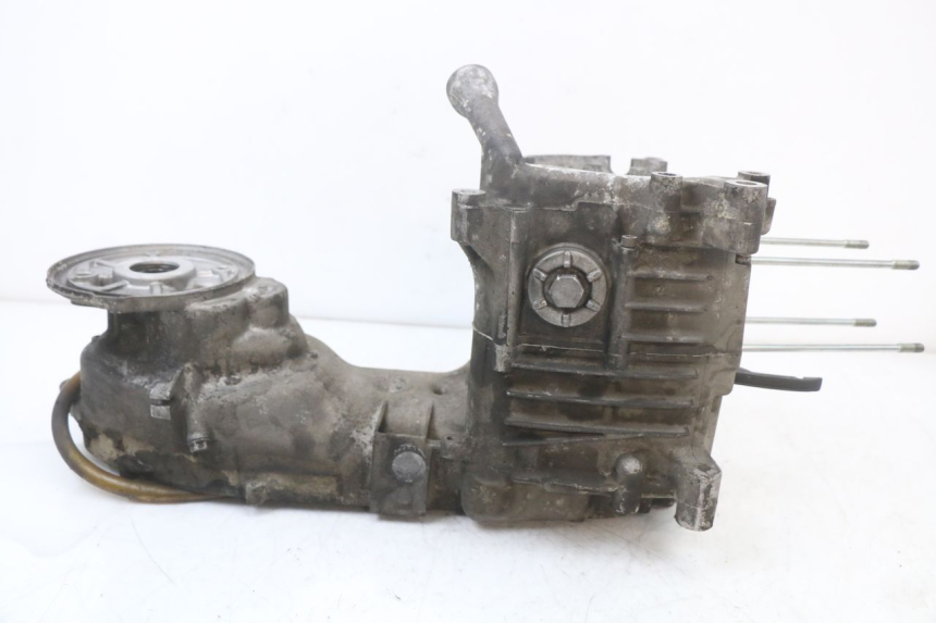 photo de ENGINE LOWER CASING YAMAHA YP MAJESTY 125 (2002 - 2006) - High-resolution close-up