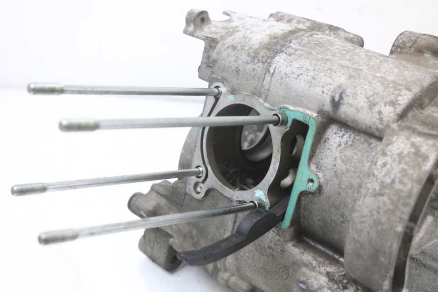 photo de ENGINE LOWER CASING YAMAHA YP MAJESTY 125 (2002 - 2006) - Product overview