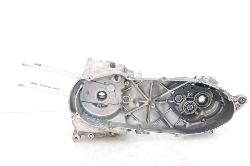 photo de ENGINE LOWER CASING YAMAHA YP MAJESTY 125 (2002 - 2006) - Main view