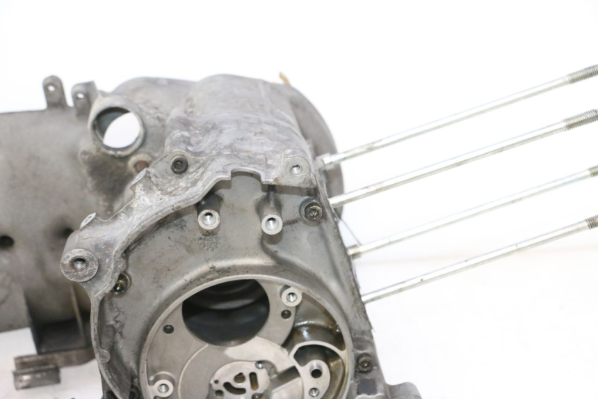 photo de ENGINE CRANKCASE YAMAHA YP MAJESTY 125 (1998 - 2001) - Distinctive features