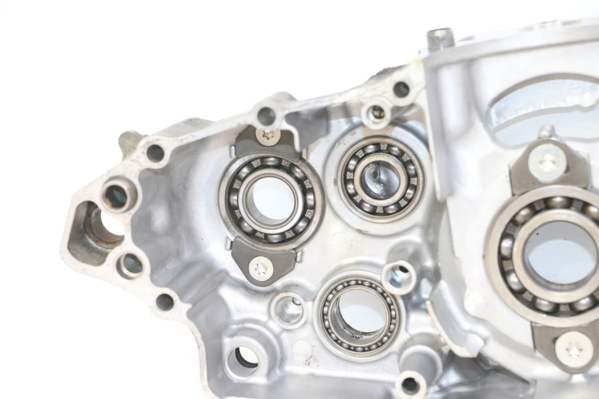 photo de ENGINE CRANKCASE YAMAHA YZ-F YZF 250 (2014 - 2018) - Alternative perspective