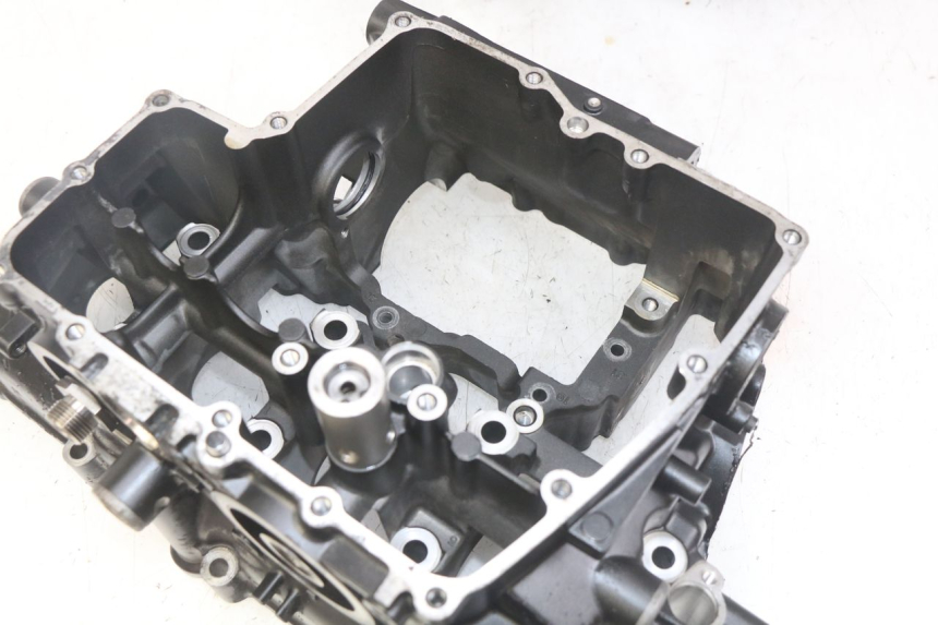 photo de ENGINE LOWER CASING YAMAHA YZF R1 1000 (2007 - 2008) - Additional view of the item