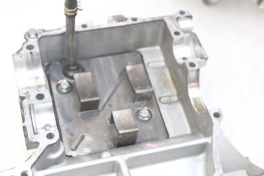 photo de ENGINE LOWER CASING KAWASAKI ZX-6R ZX6R 600 (1995 - 1997) - Component zoom