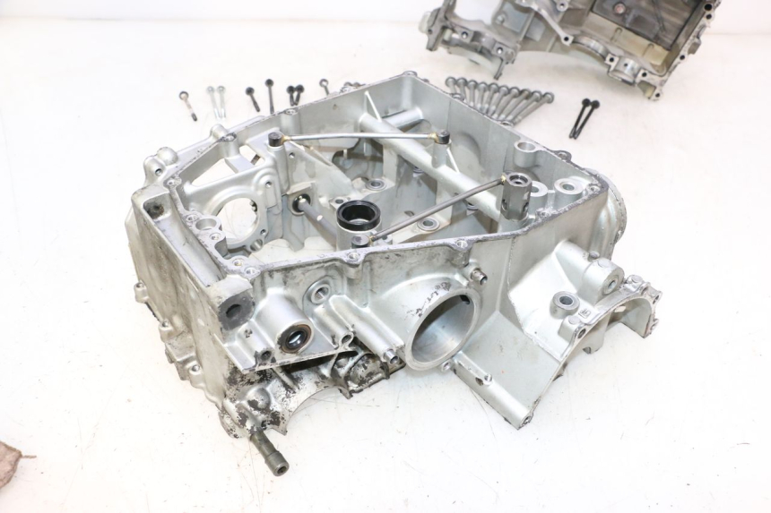 photo de ENGINE CRANKCASE KAWASAKI ZX-6R ZX6R 600 (2000 - 2002) - Detailed visual inspection