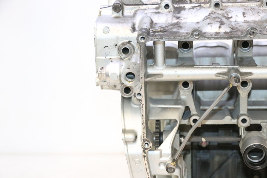 photo de ENGINE CRANKCASE KAWASAKI ZX-6R ZX6R 600 (2000 - 2002) - Alternative perspective