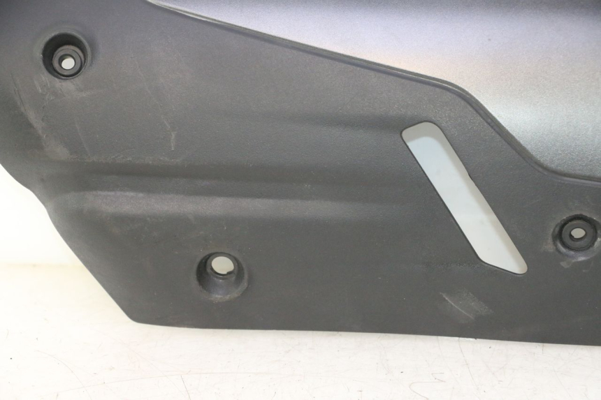 photo de EXHAUST COVER PIAGGIO MP3 HPE 530 (2022 - 2026) - Component zoom