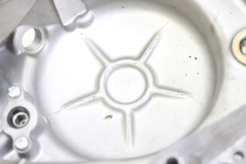 photo de CLUTCH COVER HYOSUNG GTR 125 (2006 - 2008) - Alternative perspective