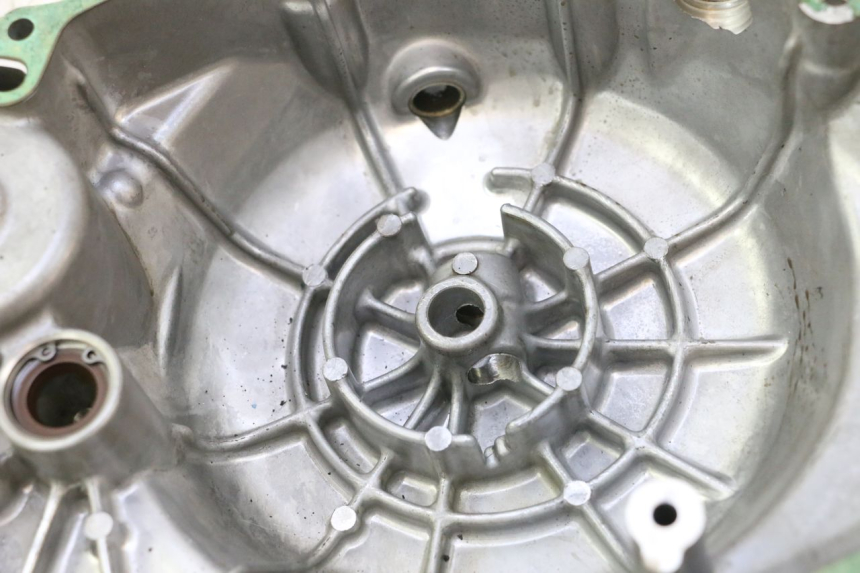 photo de CLUTCH COVER HONDA XLV VARADERO 125 (2007 - 2012) - Alternative perspective