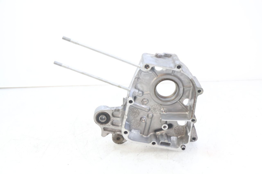 photo de RIGHT ENGINE COVER KYMCO AGILITY 16+ 4T 50 (2018 - 2023) - Technical close-up