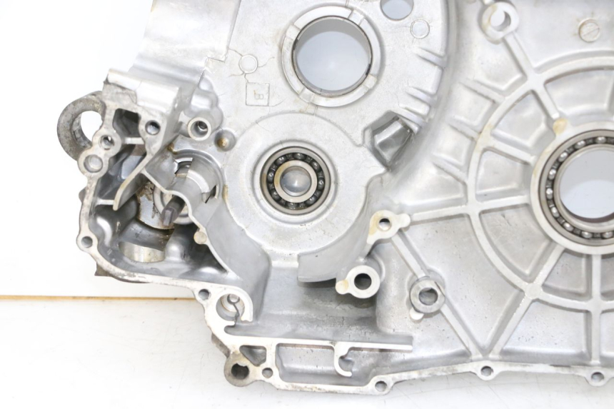 photo de RIGHT ENGINE CRANKCASE SUZUKI BURGMAN 650 (2013 - 2020) - Component zoom