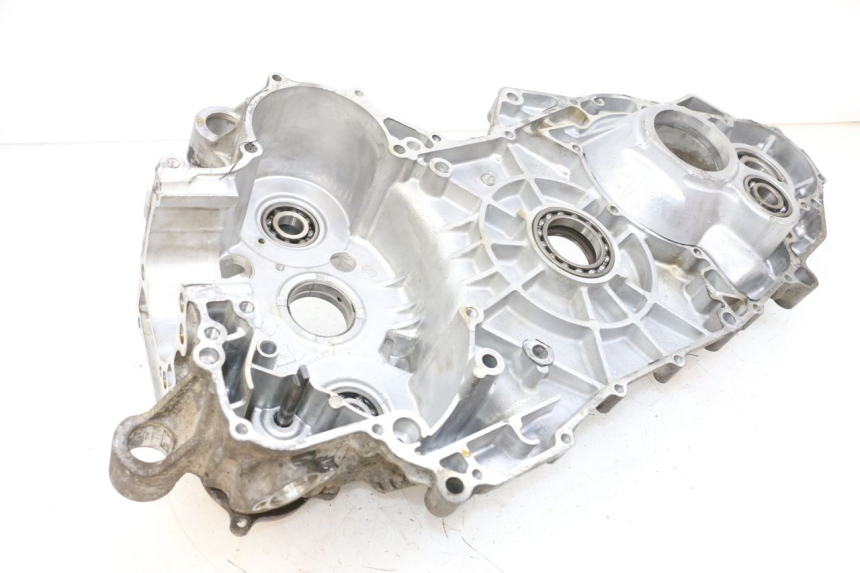 photo de RIGHT ENGINE CRANKCASE SUZUKI BURGMAN 650 (2013 - 2020) - Alternative perspective