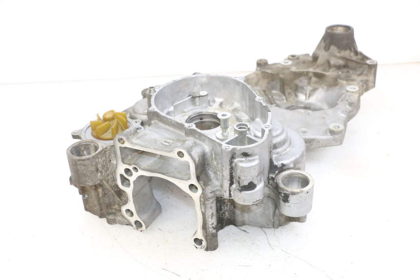 photo de RIGHT ENGINE CRANKCASE SUZUKI BURGMAN 650 (2013 - 2020) - Technical close-up
