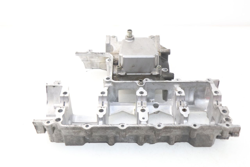 photo de RIGHT ENGINE CRANKCASE SUZUKI GSX-R GSXR 600 (2001 - 2003) - Alternative perspective