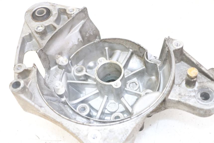 photo de RIGHT ENGINE CRANKCASE PEUGEOT KISBEE 2T 50 (2018 - 2022) - Alternative angle