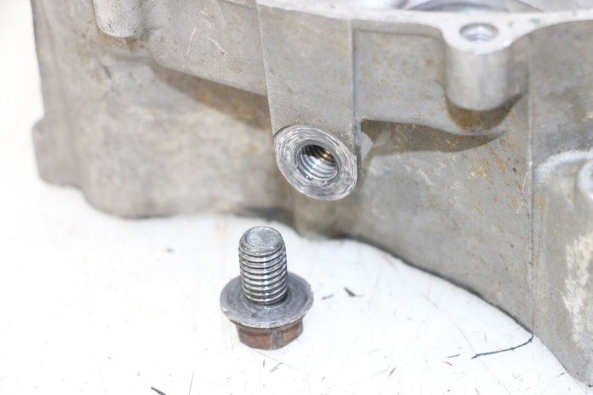 photo de RIGHT ENGINE CRANKCASE KAWASAKI KX 65 (2000 - 2019) - Zoom on usage condition