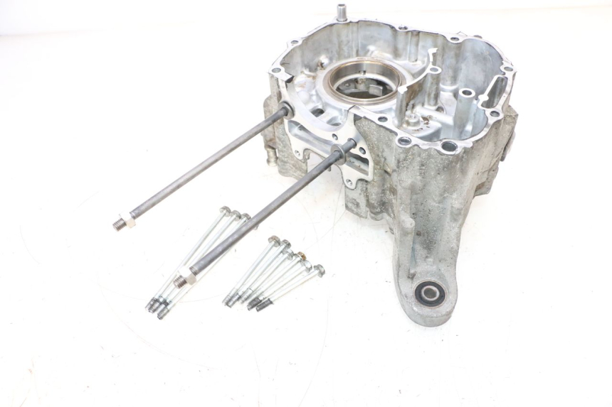photo de RIGHT ENGINE CRANKCASE HONDA PCX (JF57/JF64) 125 (2014 - 2018) - Alternative perspective