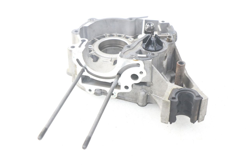 photo de RIGHT ENGINE CRANKCASE PEUGEOT SATELIS 125 (2013 - 2018) - Alternative perspective