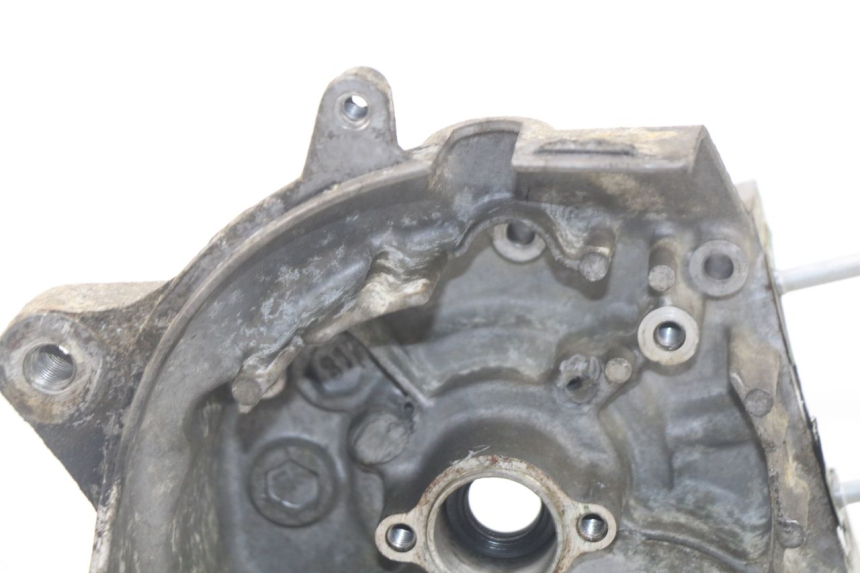 photo de RIGHT ENGINE CRANKCASE HONDA SCV LEAD 100 (2003 - 2007) - Alternative perspective