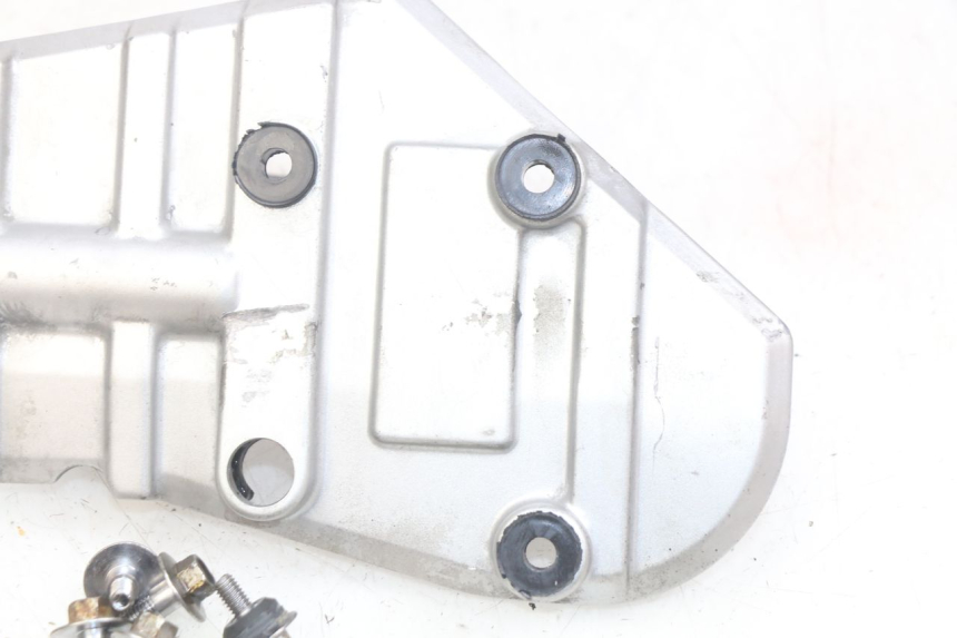 photo de RIGHT ENGINE COVER KAWASAKI ZX-6R ZX6R 600 (1995 - 1997) - Technical close-up