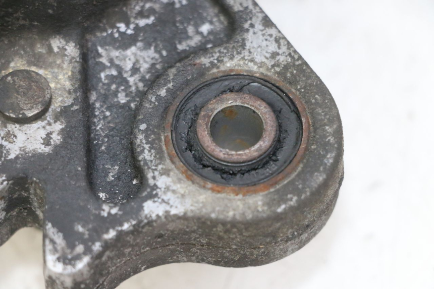 photo de LEFT ENGINE CRANKCASE KYMCO AGILITY 4T 50 (2005 - 2018) - Alternative perspective