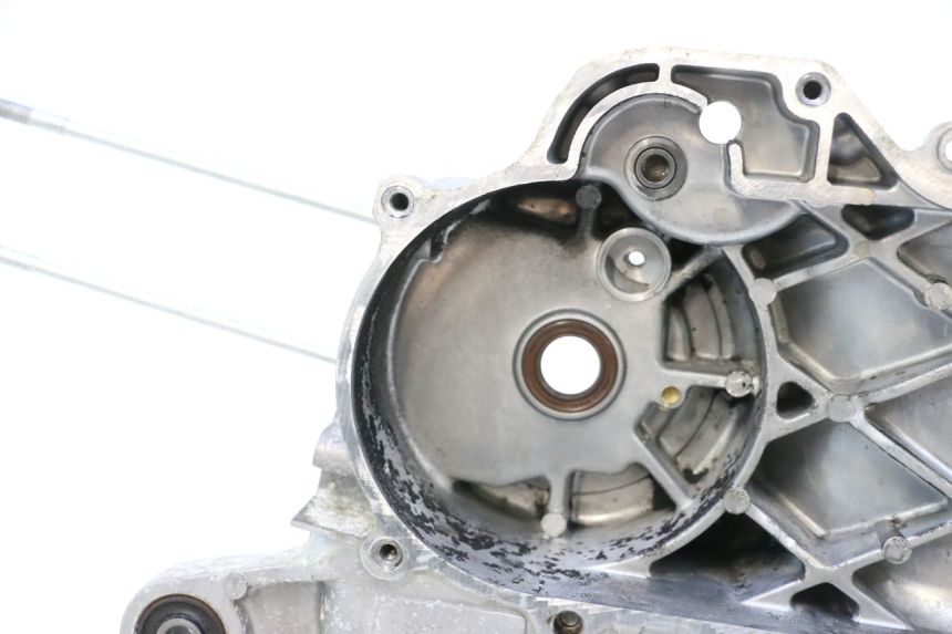 photo de LEFT ENGINE CRANKCASE KYMCO AGILITY 4T 50 (2005 - 2018) - Additional view of the item