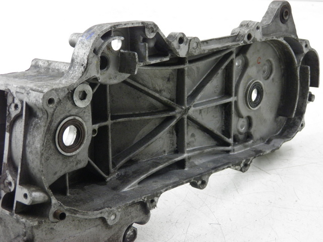 photo de LEFT ENGINE CRANKCASE BENZHOU YY50QT31 VINTAGE 50 (2009 - 2012) - Surface and material condition