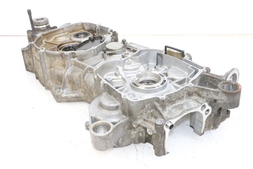 photo de LEFT ENGINE CRANKCASE SUZUKI BURGMAN 650 (2013 - 2020) - Alternative perspective