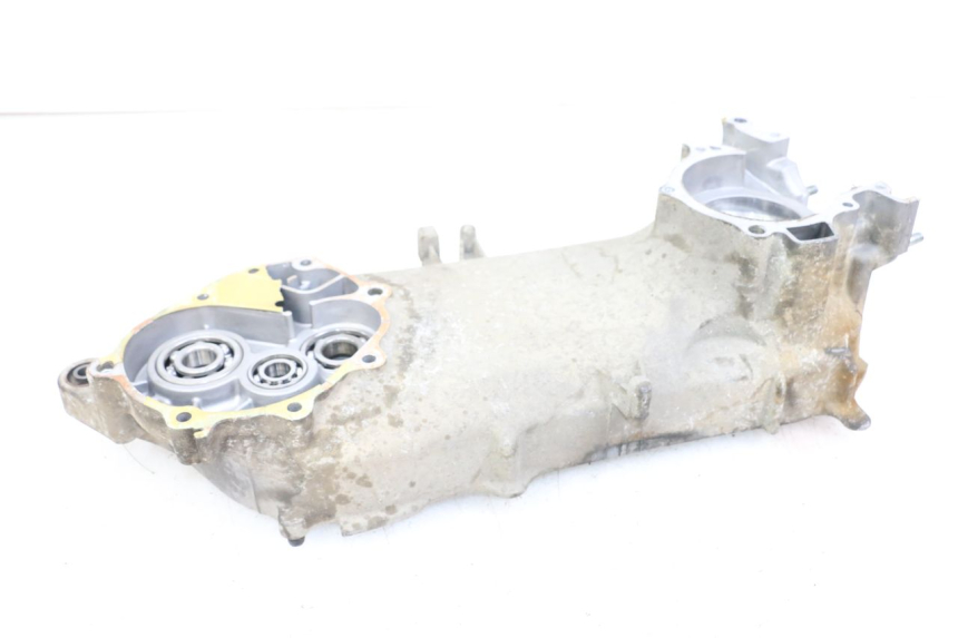 photo de LEFT ENGINE CRANKCASE HONDA FES PANTHEON 2T 125 (1998 - 2002) - Technical close-up